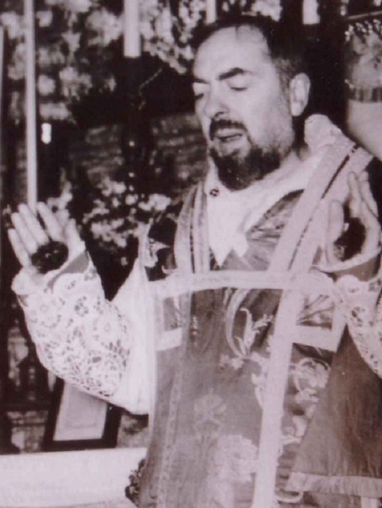 Pour que la Miséricorde porte du fruit!! Padre-pio-stigmates-et-souffrances