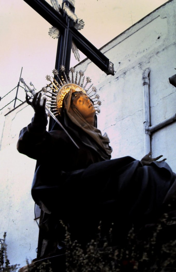 Par les larmes de Votre Sainte Mère, consolez les familles endeuillées Ô Christ