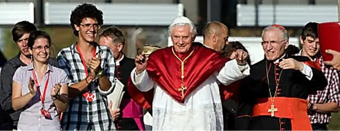 Mort de Benoît XVI : 15 jours pour redécouvrir ce grand pape 141209-10-benoit-xvi-et-les-jeunes!680