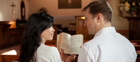 Aprende los 5 lenguajes del amor a la luz de la Biblia 