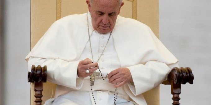 Selon le pape François : « Le rosaire est la prière qui accompagne toute ma vie.