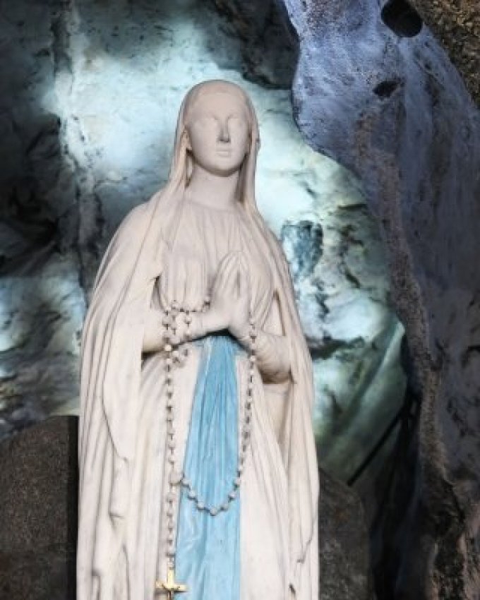 Nottre-Dame de Lourdes, priez pour nous !