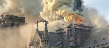Oremos por Notre Dame de Paris