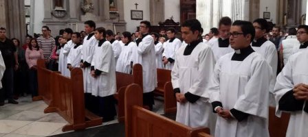 Orando por los seminaristas